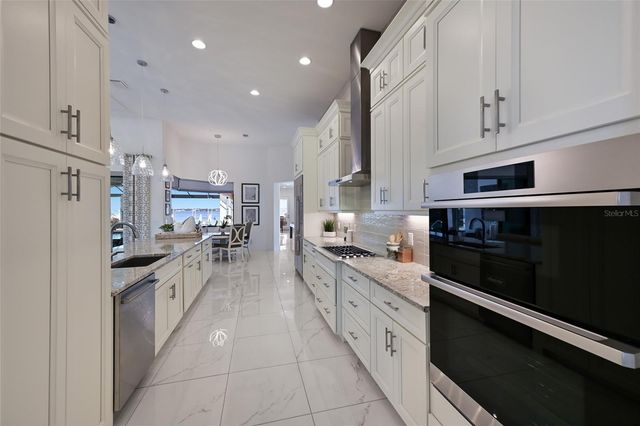 700 REGATTA WAY, Bradenton, FL 34208