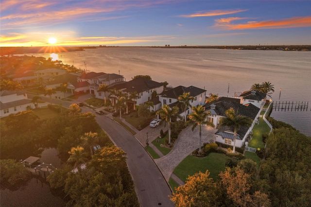 700 REGATTA WAY, Bradenton, FL 34208