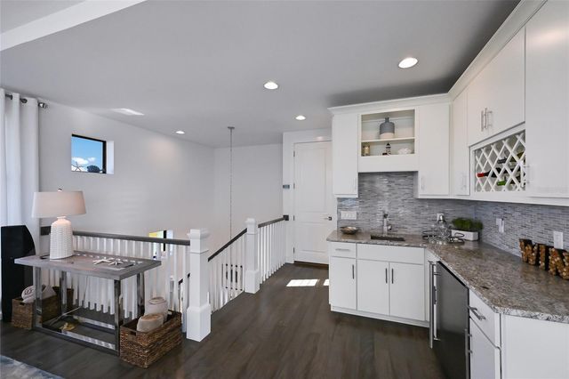 700 REGATTA WAY, Bradenton, FL 34208