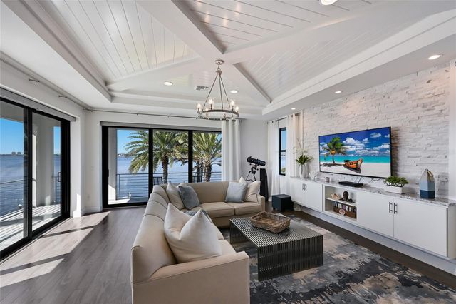 700 REGATTA WAY, Bradenton, FL 34208