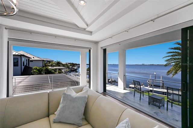 700 REGATTA WAY, Bradenton, FL 34208