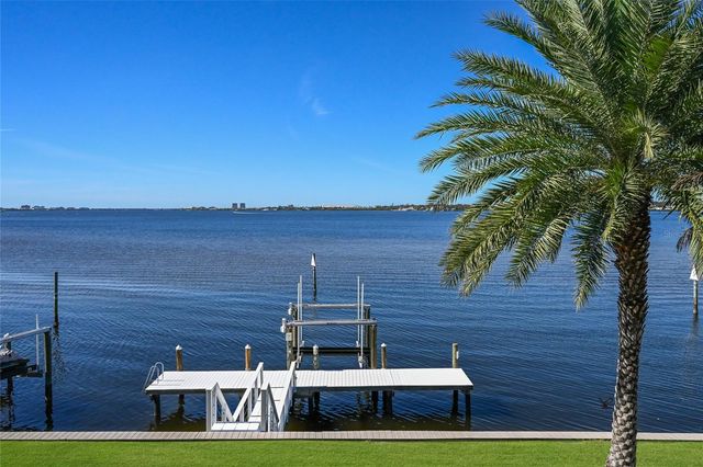 700 REGATTA WAY, Bradenton, FL 34208