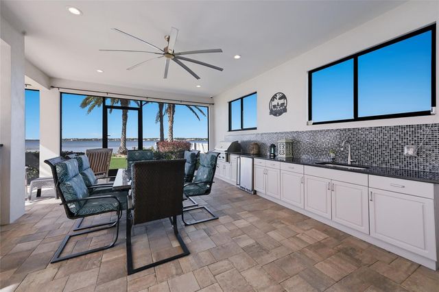 700 REGATTA WAY, Bradenton, FL 34208