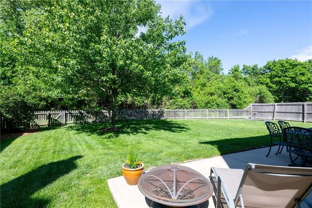 11247 W 116th Terrace, Overland Park, KS 66210