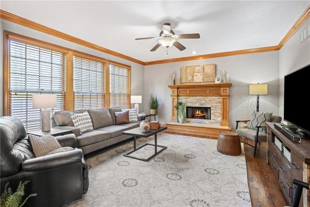 11247 W 116th Terrace, Overland Park, KS 66210