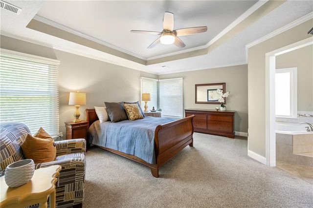 11247 W 116th Terrace, Overland Park, KS 66210