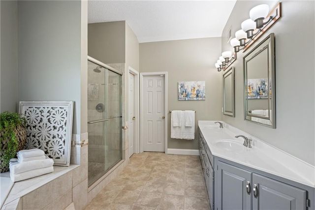 11247 W 116th Terrace, Overland Park, KS 66210