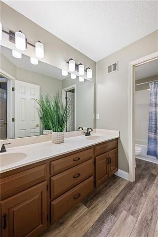 11247 W 116th Terrace, Overland Park, KS 66210