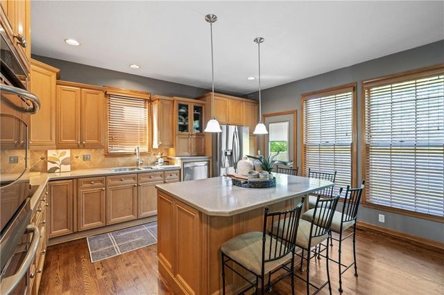11247 W 116th Terrace, Overland Park, KS 66210