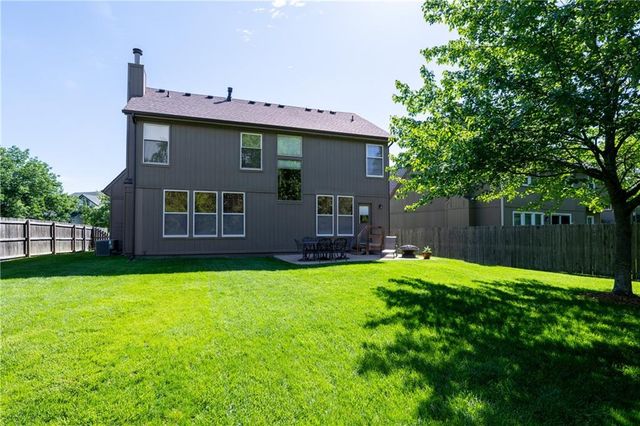 11247 W 116th Terrace, Overland Park, KS 66210