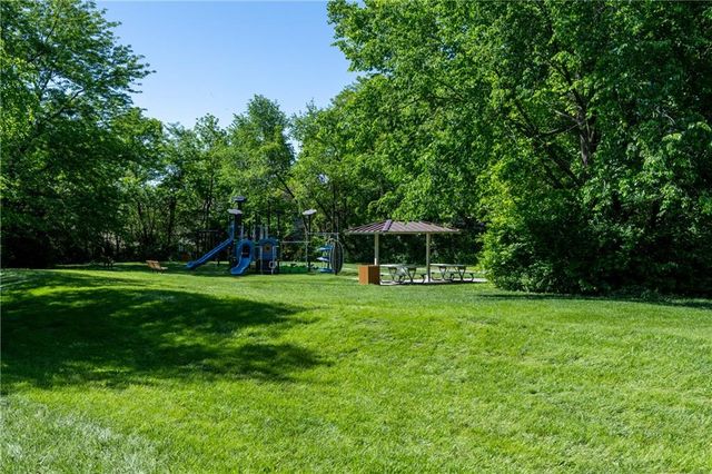 11247 W 116th Terrace, Overland Park, KS 66210