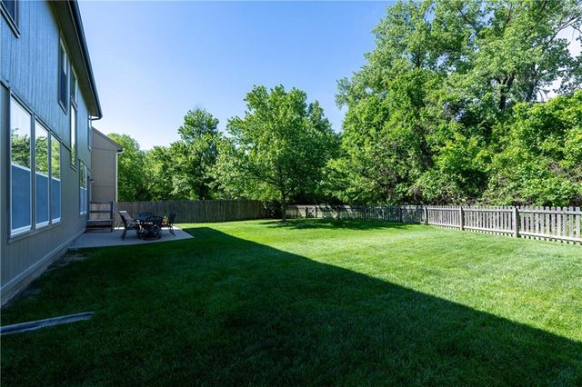 11247 W 116th Terrace, Overland Park, KS 66210