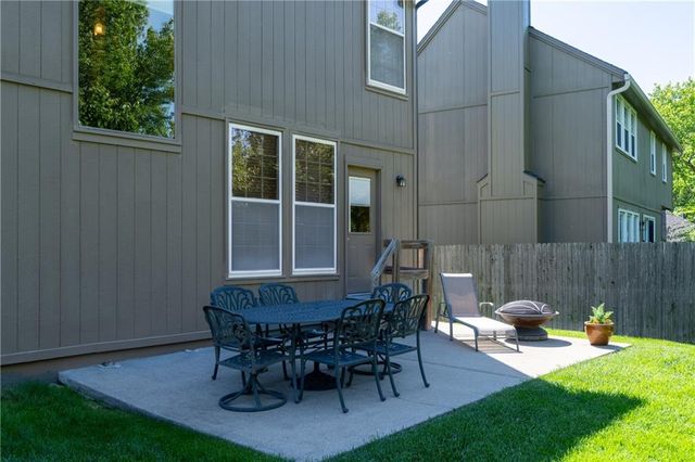 11247 W 116th Terrace, Overland Park, KS 66210