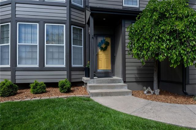 11247 W 116th Terrace, Overland Park, KS 66210
