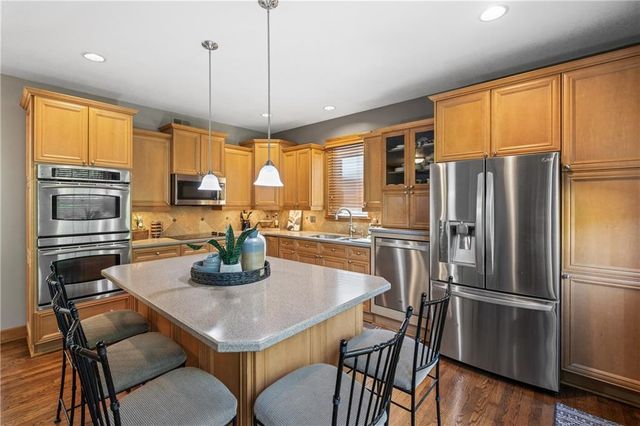 11247 W 116th Terrace, Overland Park, KS 66210