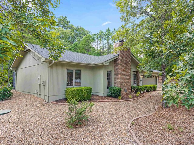 8 Playa Place, Hot Springs Village, AR 71909