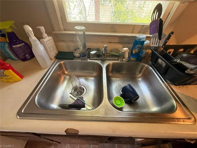1211 Vance Street, Greensboro, NC 27406