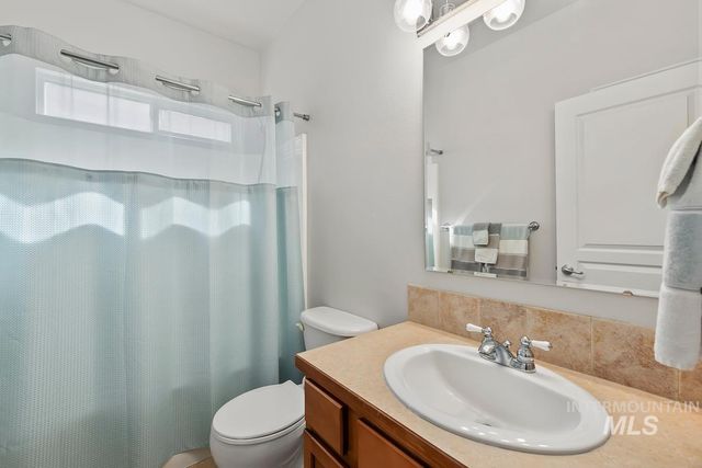 593 E Whitney Ct, Eagle, ID 83616