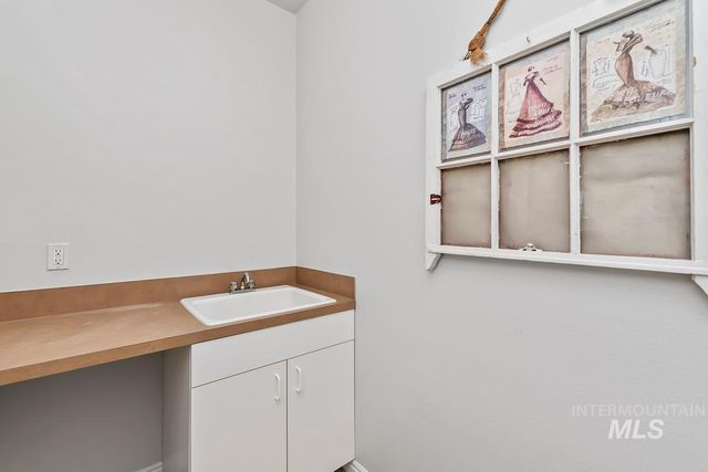 593 E Whitney Ct, Eagle, ID 83616