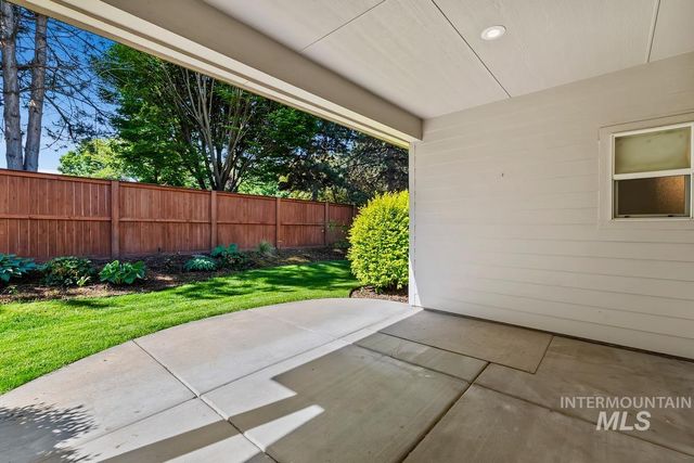 593 E Whitney Ct, Eagle, ID 83616