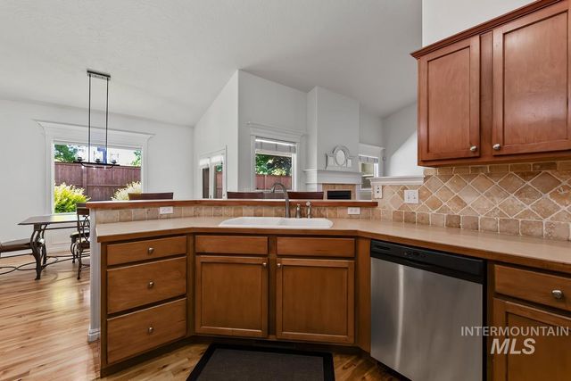 593 E Whitney Ct, Eagle, ID 83616