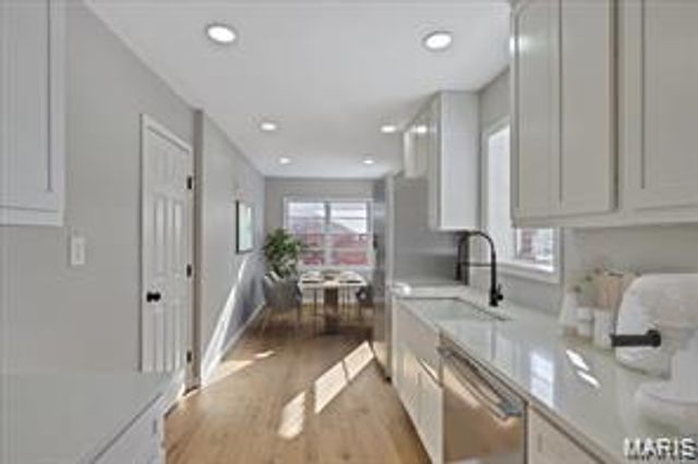 6902 Ira Avenue, St Louis, MO 63121