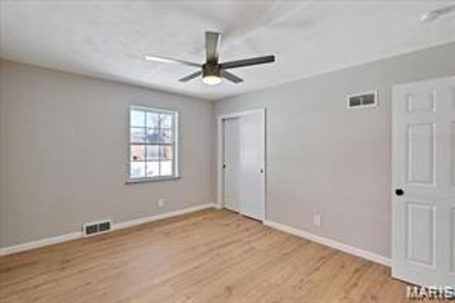 6902 Ira Avenue, St Louis, MO 63121