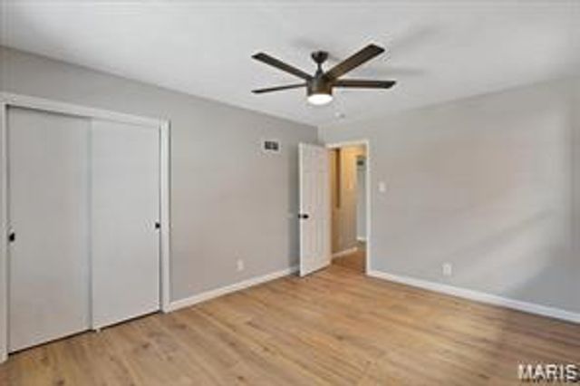 6902 Ira Avenue, St Louis, MO 63121