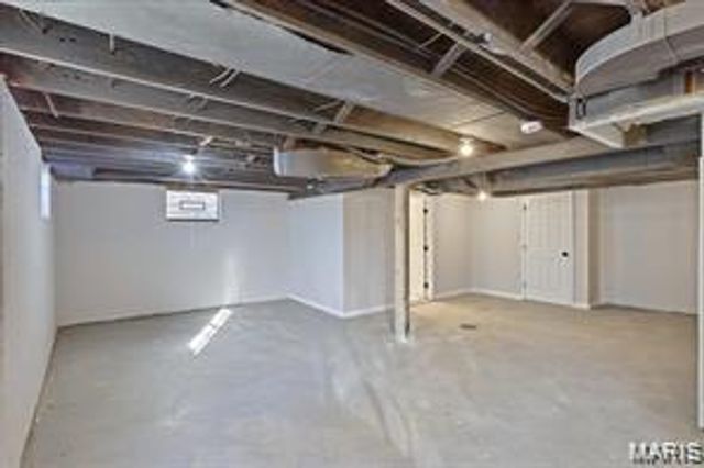 6902 Ira Avenue, St Louis, MO 63121