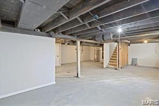 6902 Ira Avenue, St Louis, MO 63121