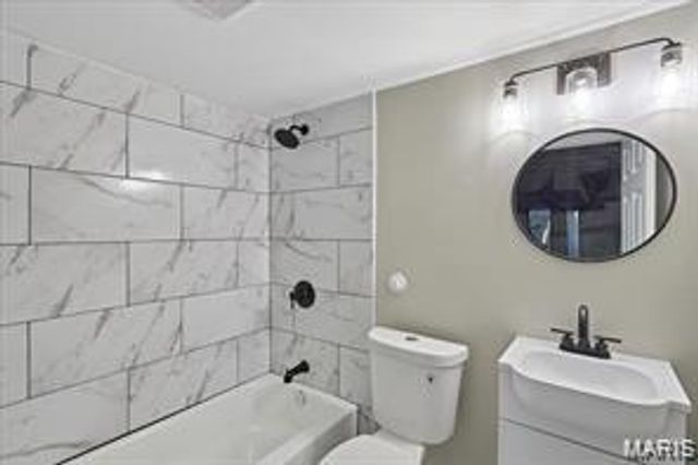 6902 Ira Avenue, St Louis, MO 63121