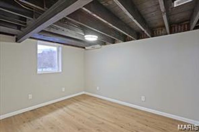 6902 Ira Avenue, St Louis, MO 63121