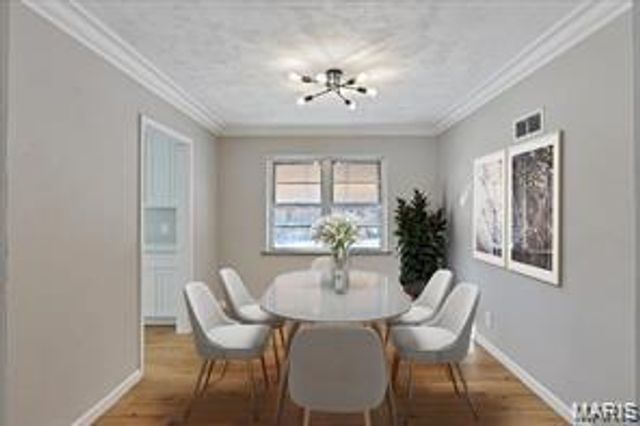 6902 Ira Avenue, St Louis, MO 63121