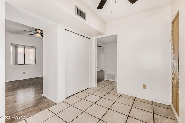 1949 N Swan Rd Unit 27, Tucson, AZ 85712