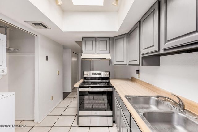 1949 N Swan Rd Unit 27, Tucson, AZ 85712