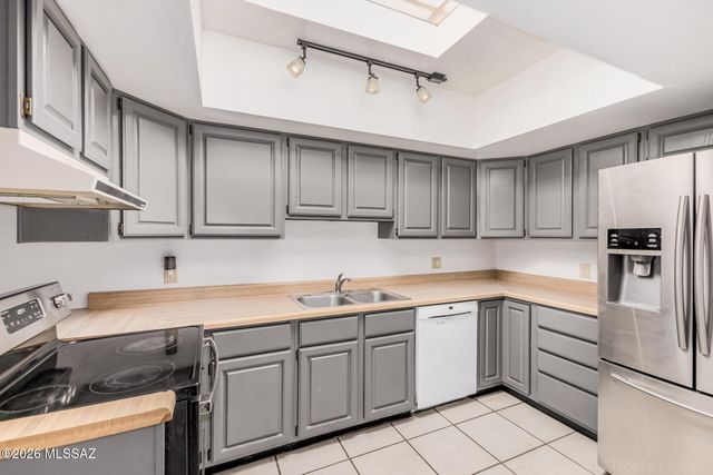 1949 N Swan Rd Unit 27, Tucson, AZ 85712