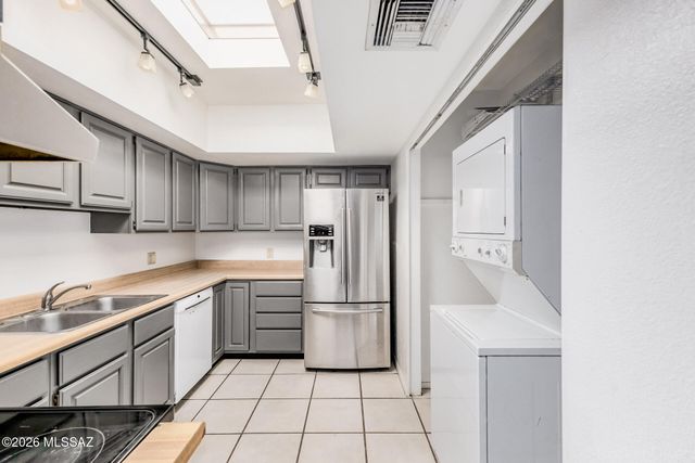 1949 N Swan Rd Unit 27, Tucson, AZ 85712