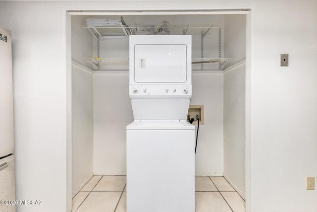 1949 N Swan Rd Unit 27, Tucson, AZ 85712