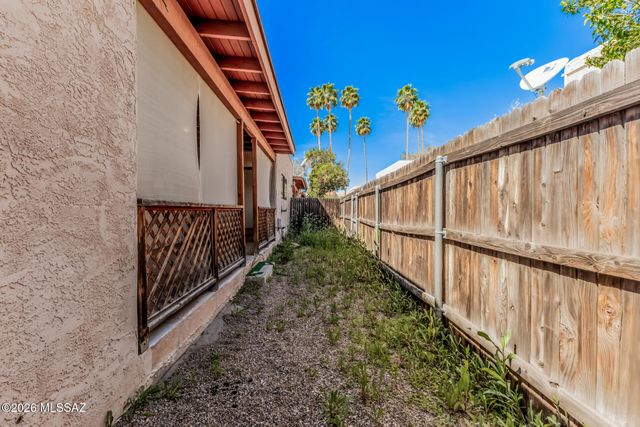 1949 N Swan Rd Unit 27, Tucson, AZ 85712