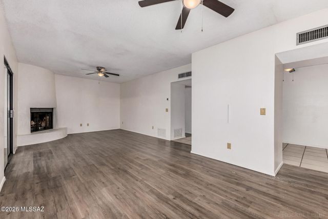 1949 N Swan Rd Unit 27, Tucson, AZ 85712