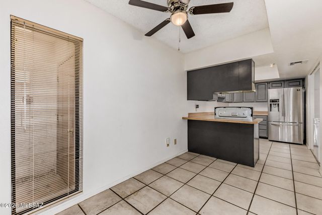 1949 N Swan Rd Unit 27, Tucson, AZ 85712