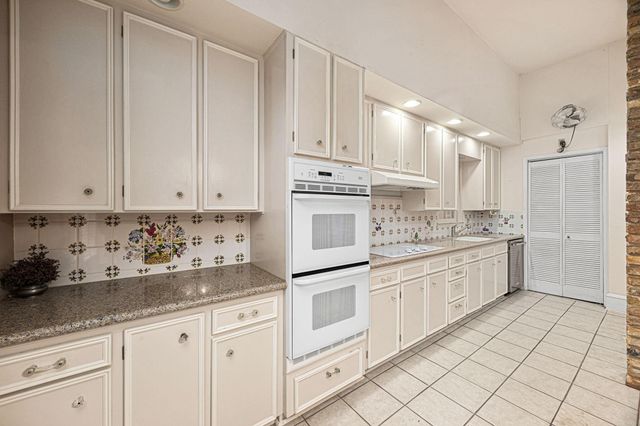 236 Preston Street, Columbus, TX 78934