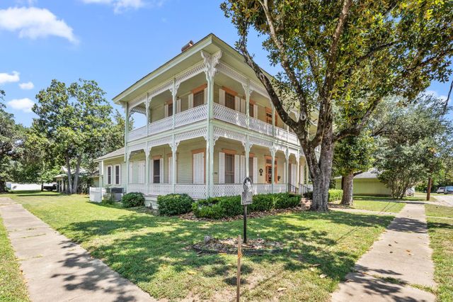 236 Preston Street, Columbus, TX 78934