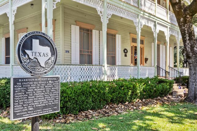 236 Preston Street, Columbus, TX 78934