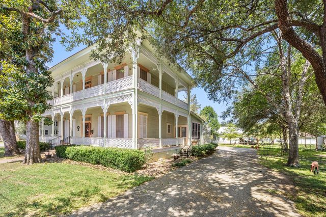 236 Preston Street, Columbus, TX 78934