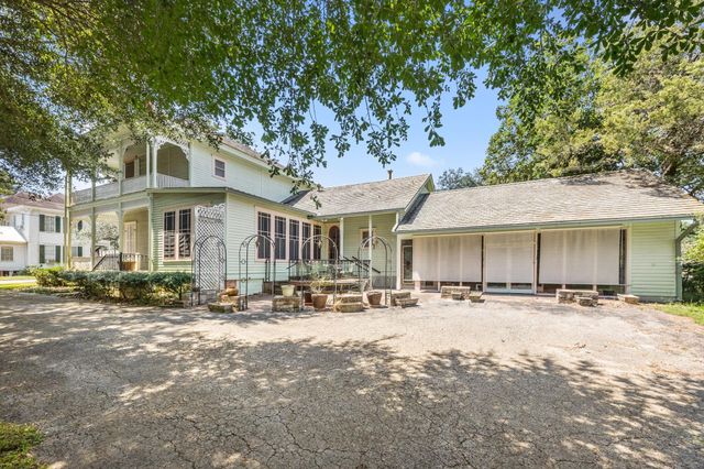 236 Preston Street, Columbus, TX 78934