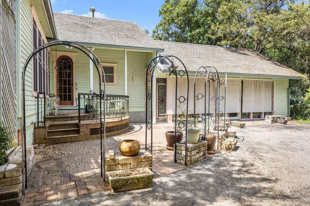 236 Preston Street, Columbus, TX 78934