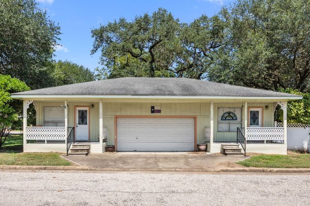 236 Preston Street, Columbus, TX 78934