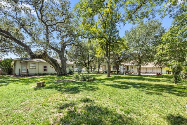 236 Preston Street, Columbus, TX 78934