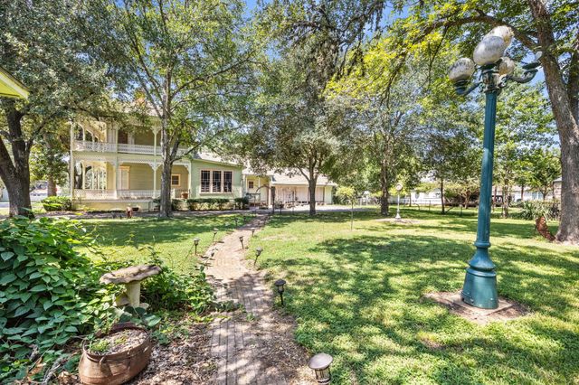 236 Preston Street, Columbus, TX 78934